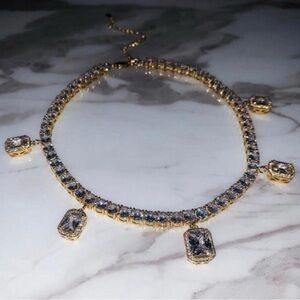 Square tennis chocker